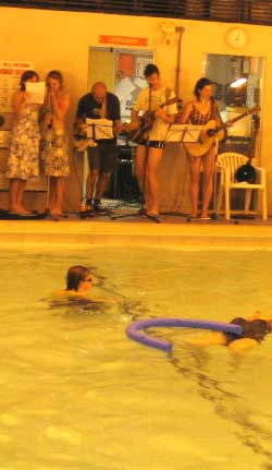 JESSE & KATE at poolside